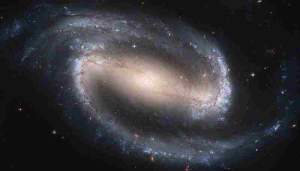 800px-Hubble2005-01-barred-spiral-galaxy-NGC1300