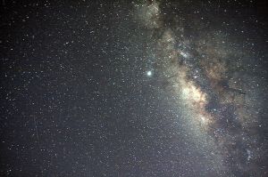 800px-Milky_Way_Galaxy_and_a_meteor
